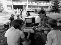 yababay: Пионеры изучают компьютер. Чехословакия, 1986 г. Операционная система “Карел Готт”. 