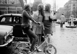 isabelcostasixties: Paris, April 1966. Photo by Jack Garofalo (Paris Match)