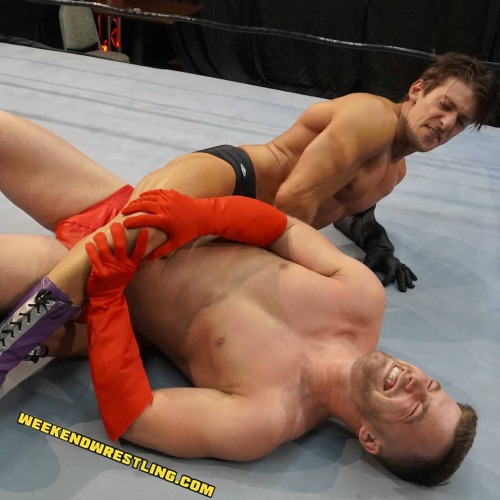 Austin Lynch caught in Zman’s vice-like scissors hold. - NEW RELEASE #austinlynch #zman #@drew