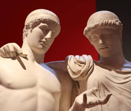 rrriordan:Before leaving Bologna we stopped by the museum. Love this statue of Apollo and Artemis. A