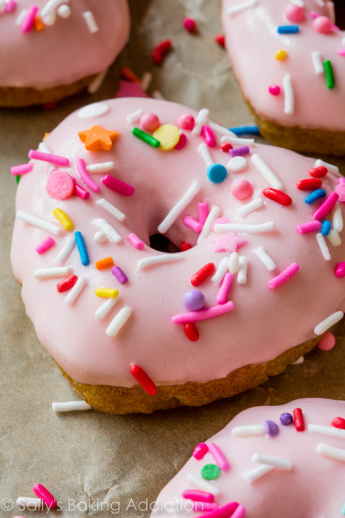 nom-food:  Pink party doughnuts 