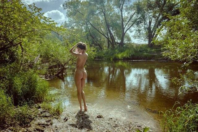 camping-sex:  puff-tentacle:  Hot summers day …  .