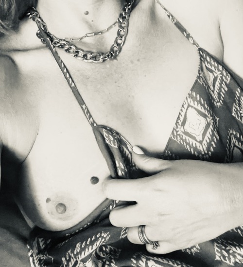 Good Morning World. Woke Up Horny Again. Come Suck On This And Then Cum In My Face X 