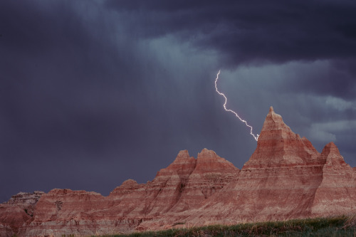 Misterlemonzafterlife:  Wild-West-Wind: Stormy Skies Over The Badlandsi Took 1400