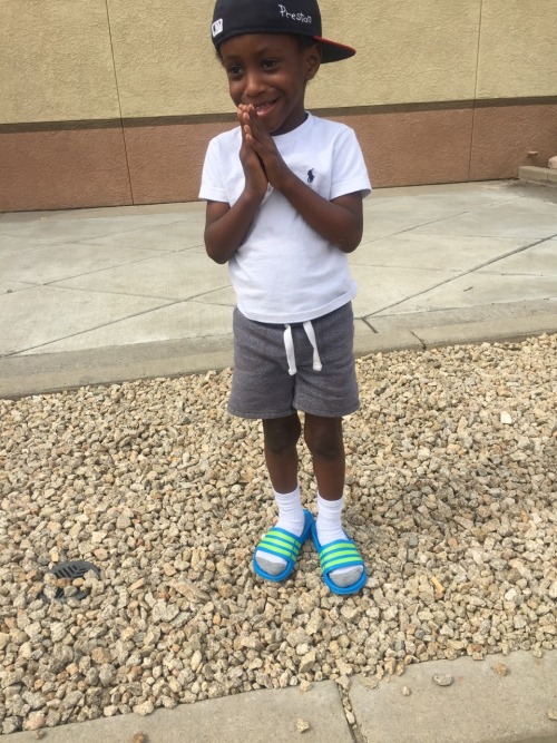 trufflebootybuttercream:  blkqueer:  its-a-different-world:  yasgawd:  trufflebootybuttercream:  👶🏾🙏🏾❤️  Preston has been waiting for a lung transplant that has luckily came sooner than his mother has expected.  She’s saved up over seven