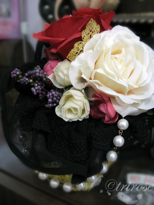 trirose: Kingdom of Lolita by Baroque.  These are gorgeous! although I don’t think white 