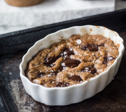 dynastylnoire:  dullwhitegirl:   vegan-yums:  Deep-Dish, Single-Lady, Salted Whole Wheat Vegan Chocolate Chip Cookie (with gluten free and peanut butter cookie variations)  Cute :-)   GIMMIE THE COOKIE