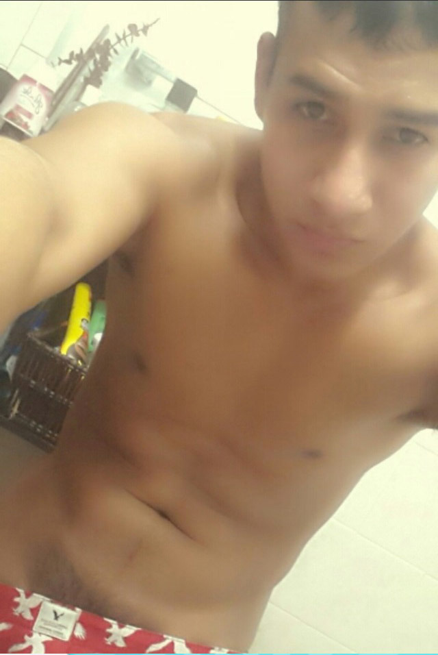 tito65:  peruchosexyhot:  que lindo cholito  Que poca 