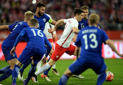 Robert Lewandowski draws a crowd of Finnish admirers in a friendly.