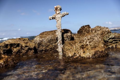 ⚔️ Diver Discovers 900-Year-Old Sword Dating to the Crusades⠀The sword&rsquo;s blade, believed t