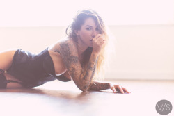 Vanstyles:  Jessie Lee On The Floor 