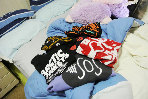 fagnificunt:band merch > you