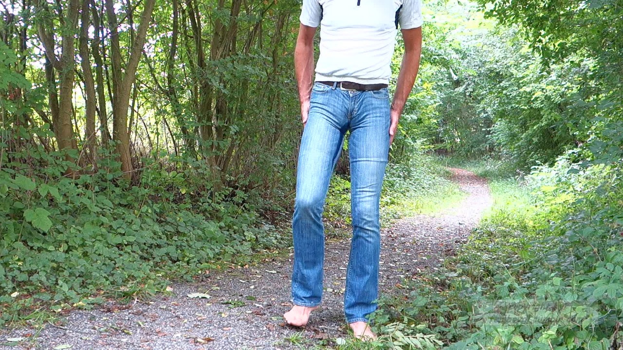 risky public  jeans wetting at the sidewalk- more jeans wetting pix-&gt; http://femboydl.tumblr.com/archive