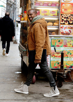 Kanye West out in NYC   Kanye’s hot