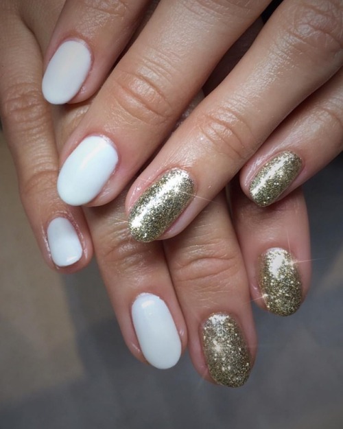 White &amp; sparkly gold for @momdutyblog | @opi {Alpine Snow} &amp; @sparkleyez1 . . . . #karlasori