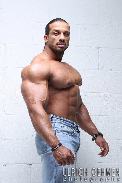 Sex bigguysforever:     Egyption Bodybuilder pictures