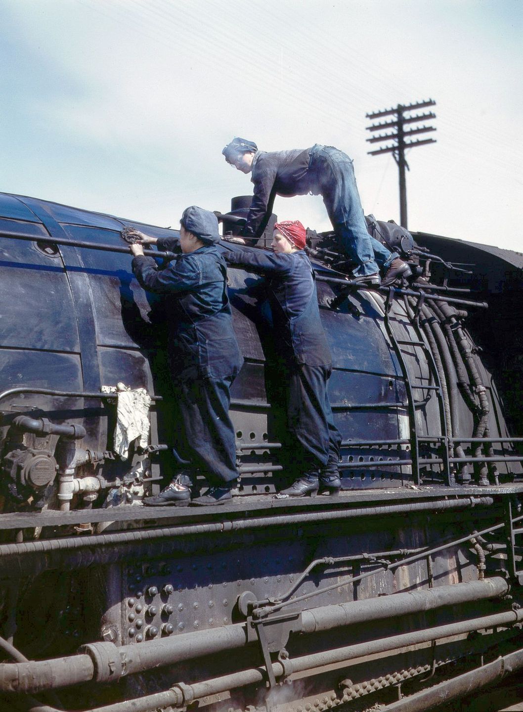 stuffmomnevertoldyou:  Iowa’s WWII railroad women