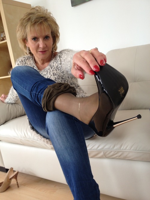 ladysoniapersonal:  I bought four pairs of 6-inch heels over the Christmas holidays and I can’