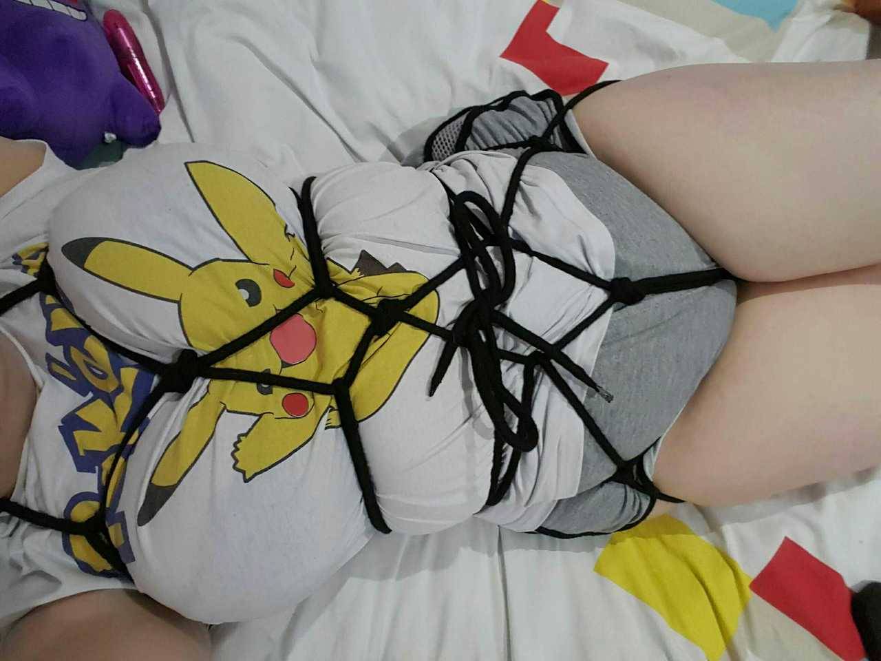 thechubbyropebunny:Lazy Monday rope