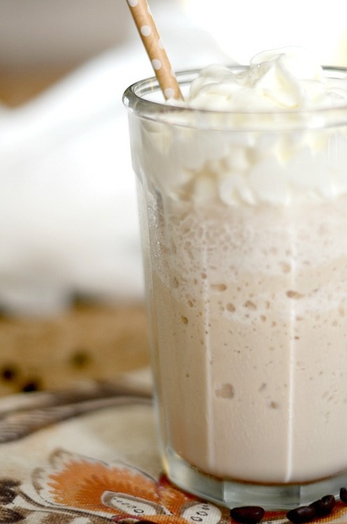 foodffs:Dunkin Donuts Coffee Coolatta CopycatFollow for recipesGet your FoodFfs stuff here