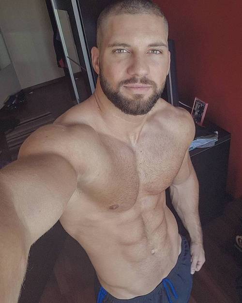gregwillisthings: le-masculin:Follow le-masculin for more hotties ! g