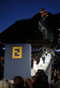 fashun-n:  Fendi fashion show @ The great