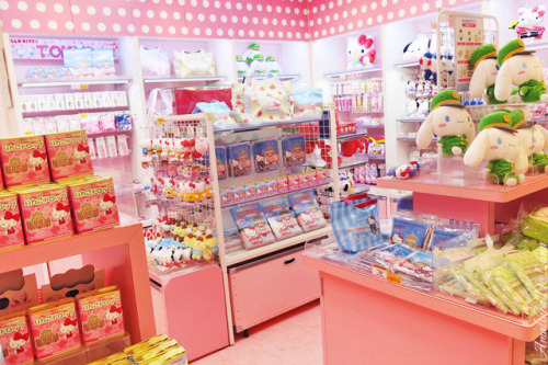 amaltheadeluna:Hello Kitty Shop in Tokyo Station