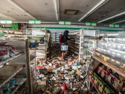 doomy:  cptmaximum:  boredpanda:    Guy Sneaks Into The Fukushima Exclusion Zone, Posts Never-Before-Seen Pics Of Town Untouched Since 2011    アーティファクト、ストーカー  をお探しですか？  radioactive titty magazines 