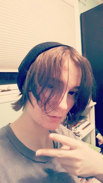 it’s 1am time for selfies (he/him)