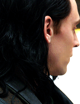 aoifelaufeyson:  Goddamn, he’s beautiful 