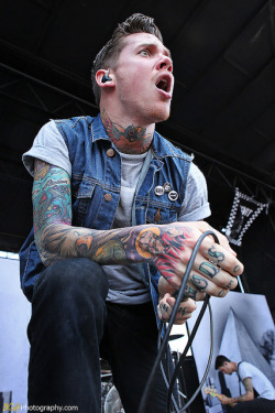 arr0wz:  Devil Wears Prada @ Warped Tour