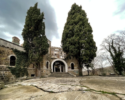 Old mansion (dacha Kvitko)