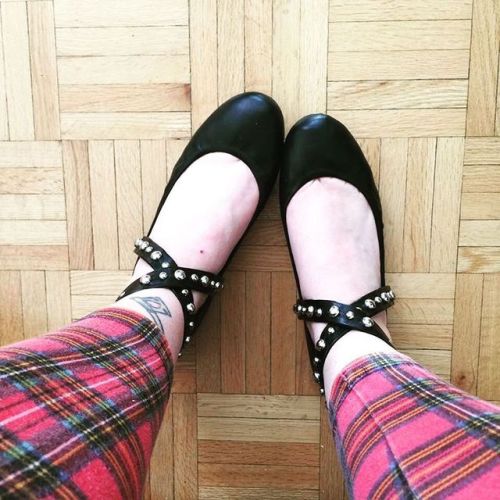 These are my feet. #feet #balletflats #stevemadden #jezebelvalentine #plaid #redplaid #plaidleggings