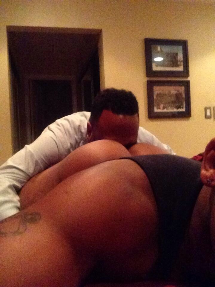 pisceanking1987:  Eatin that juicy ass 