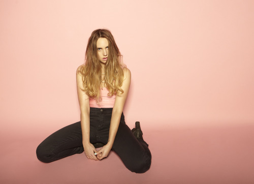fykarenmo:   MØ photoshoot, 2012  by Petra Kleis 