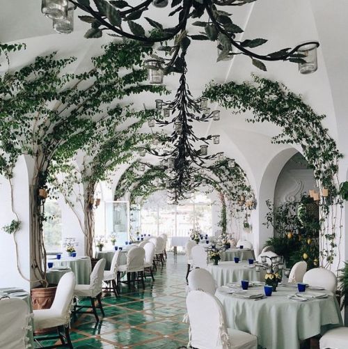 mademoisellefashionn: coolchicstylepensiero: Le Sirenuse, Positano, italy   Bonjour,nous sommes