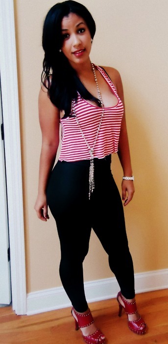 thickleggz:  watchouttherenow:  😄  Click HERE for more ThickLeggz. Click HERE to submit your Thick.    ThickLeggz