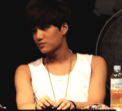 blondejongin:  the way he’s touching his arm + his stupidness 