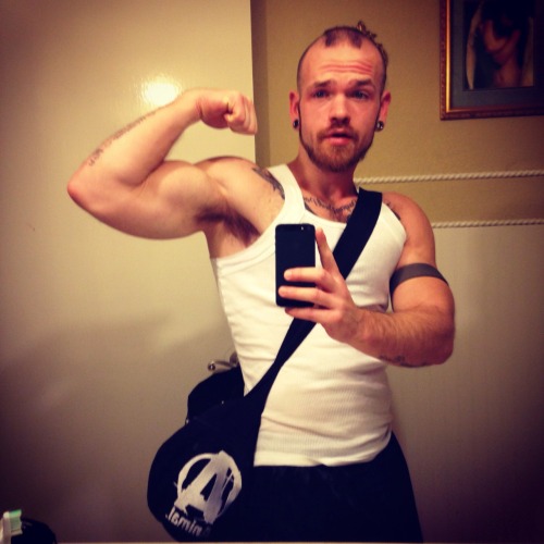 gaypornpoet:  Wish he would show his ass