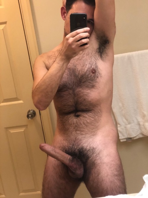scruffyboysnaked: feeling very horny tonight