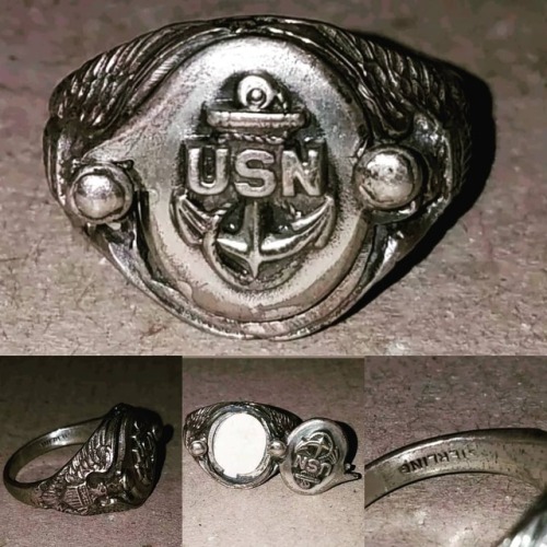 Vintage WWII Navy Sweetheart Ring This is a nice WWII United States Navy Veteran’s Locket Ring