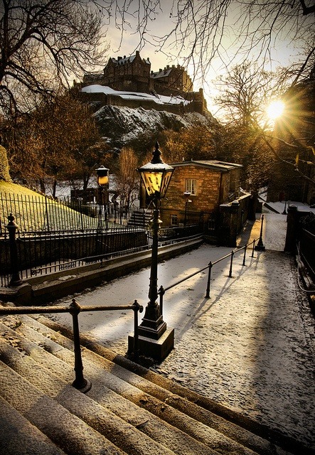 laterooms:  There are very few places that we’d actually prefer to visit when its cold. But Edinburgh definitely looks like one of them. If you’d like to visit this historic Scottish city, you can find our hotels, here. (This image was found from