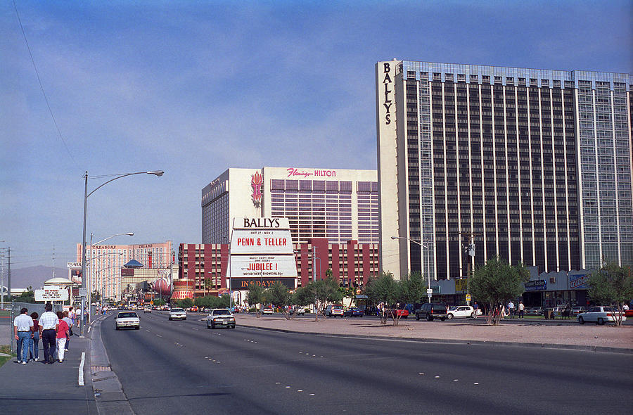 Vintage Las Vegas - On the Strip, 1967. Sands, Denny's, Four