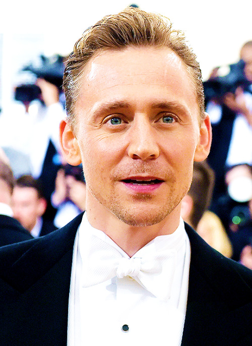 hiddlescheekbatch:  Tom Hiddleston at the Met Gala 2016