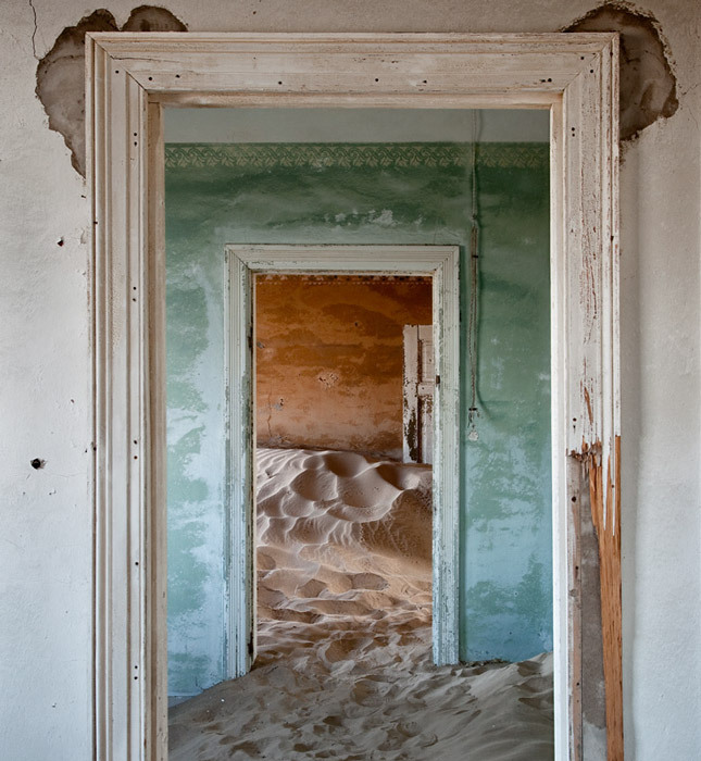 likeafieldmouse:  Alvaro Sanchez-Montanes - Indoor Desert (2010) “By the end of