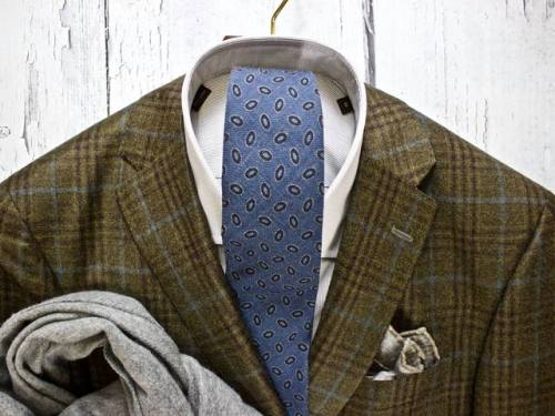 Thursday fashion lay-down~ Plaid green\brown\gray sport coat by Robert Talbott~ Blue wool\silk tie b