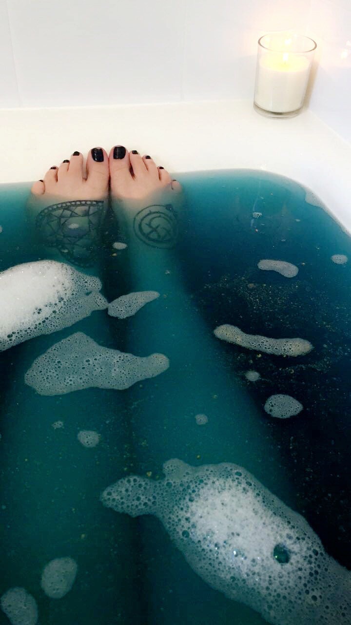 lewdbabygirl:  ✨💦 Bath time 💦✨ 