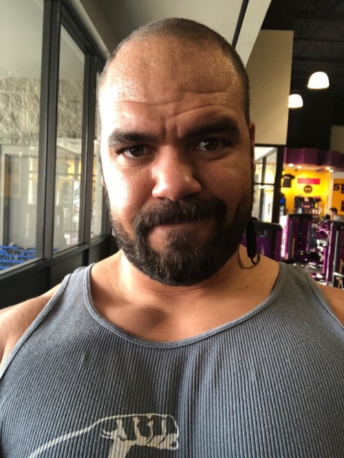 puprockson:Feeling big and getting sweaty for Alpha. Always growing stronger.