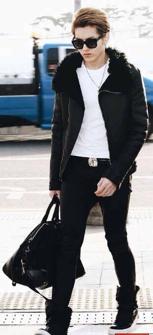 Kris Airport Fashion - full view