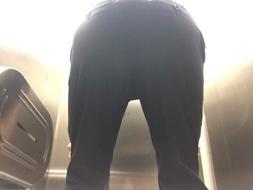 restroomsnaps:callmedaddyorsir:Striptease in the men’s room stallShare your restroom picshttp://rest